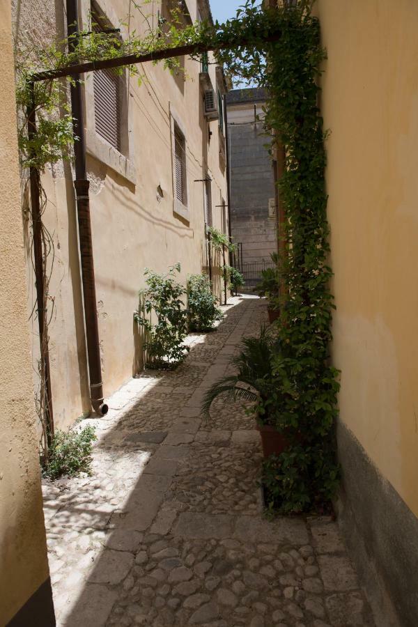 Qui ed Ora,Guest house. Noto Extérieur photo
